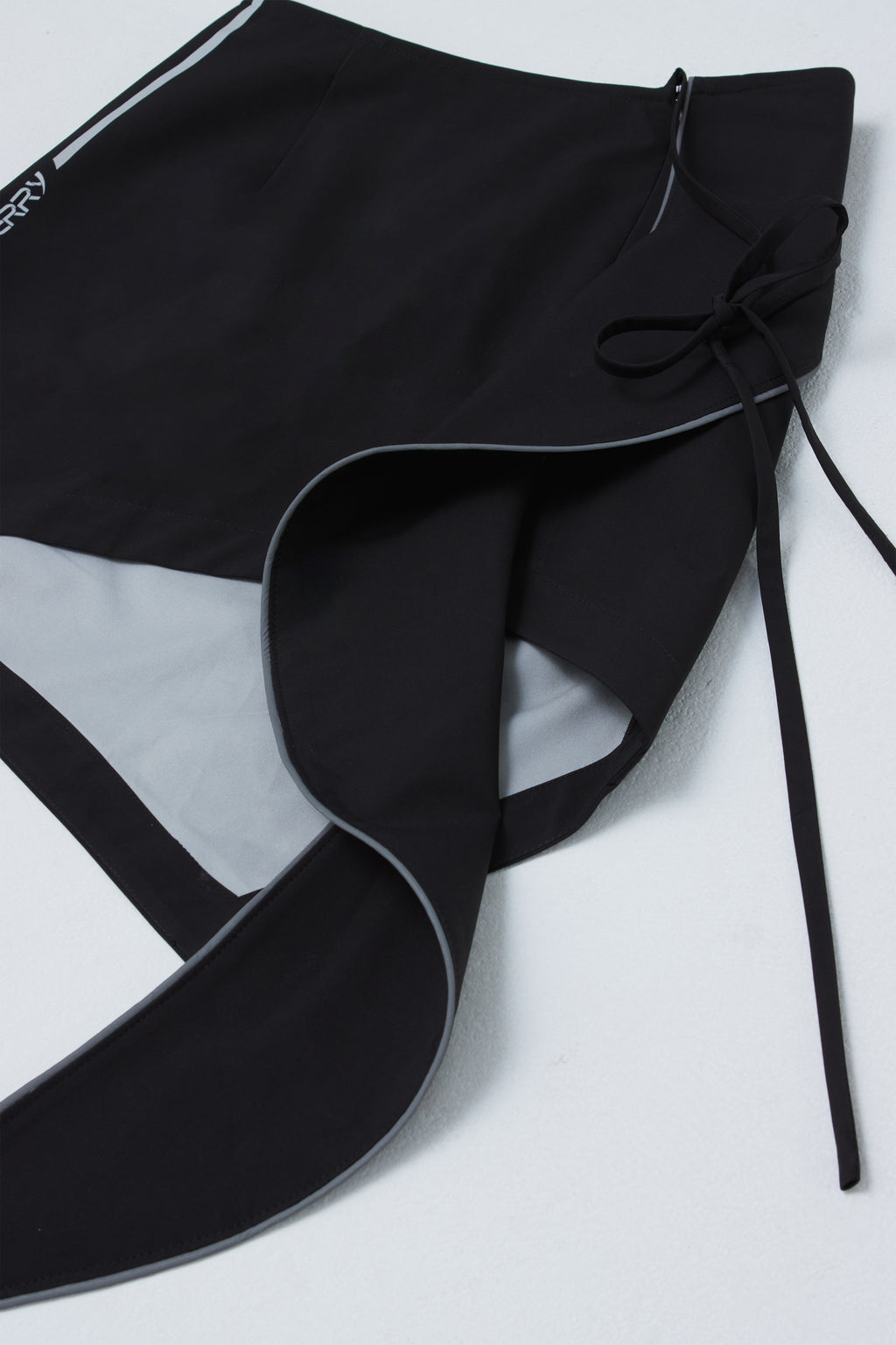 UNBALANCED SKIRT (#BLACK)