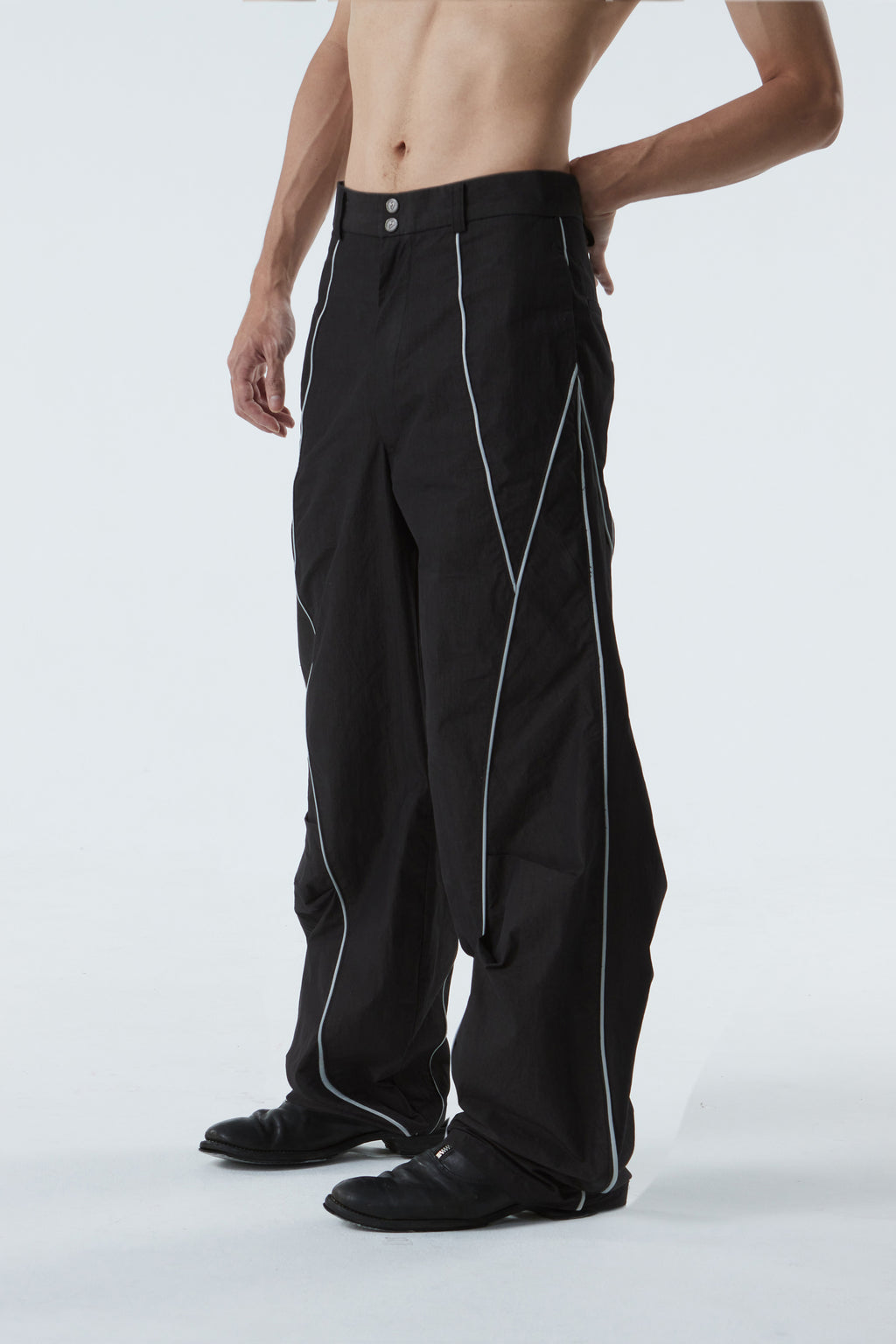 CURVED-WIDE LEG PANTS