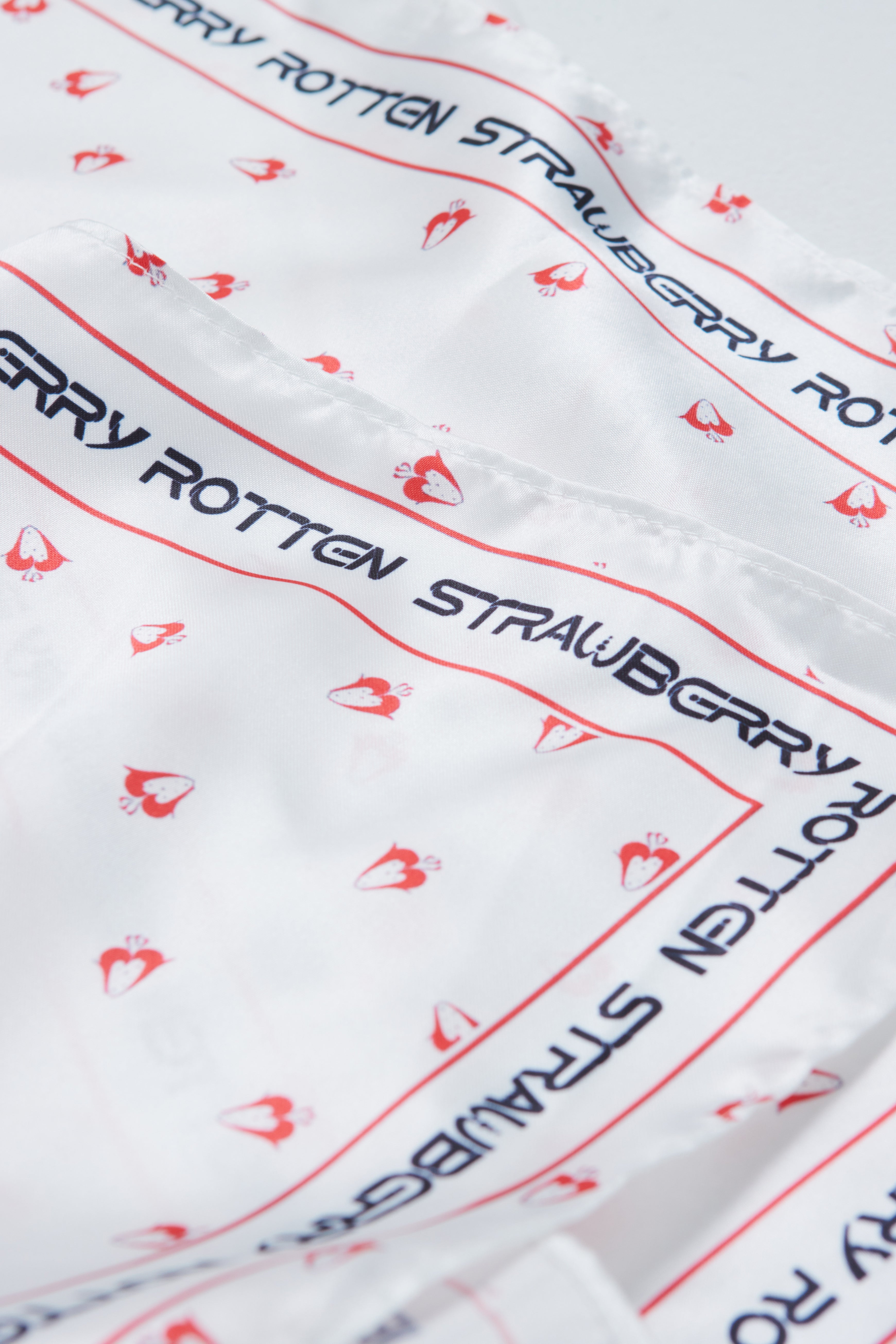 STRAWBERRIES LOGO PRINTED SCARF