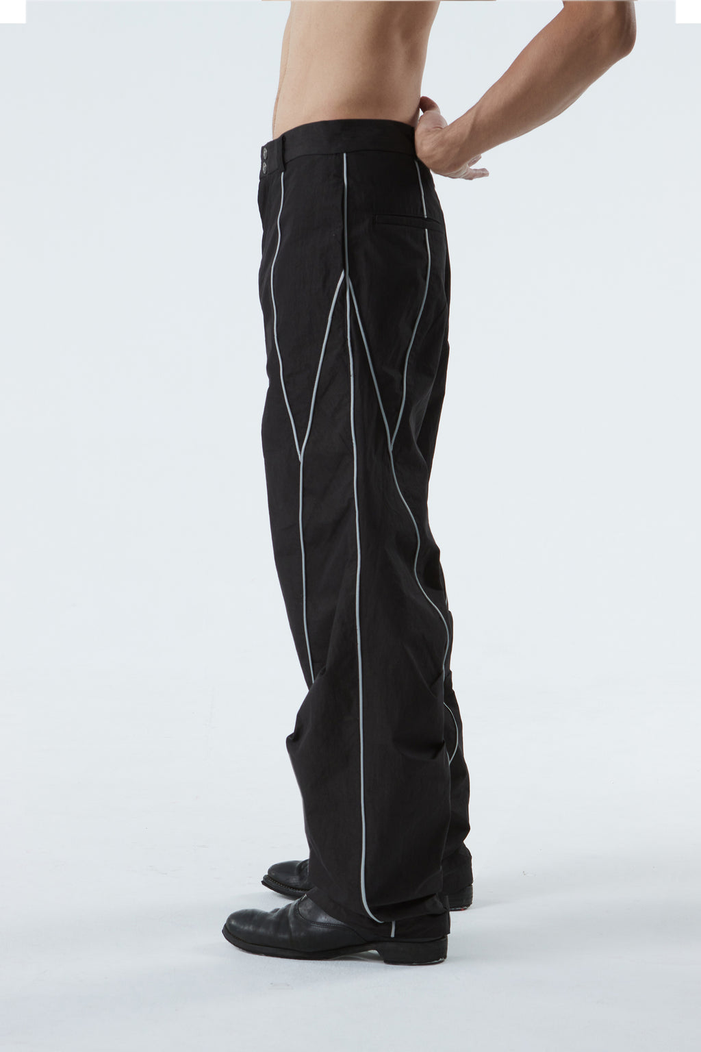 CURVED-WIDE LEG PANTS