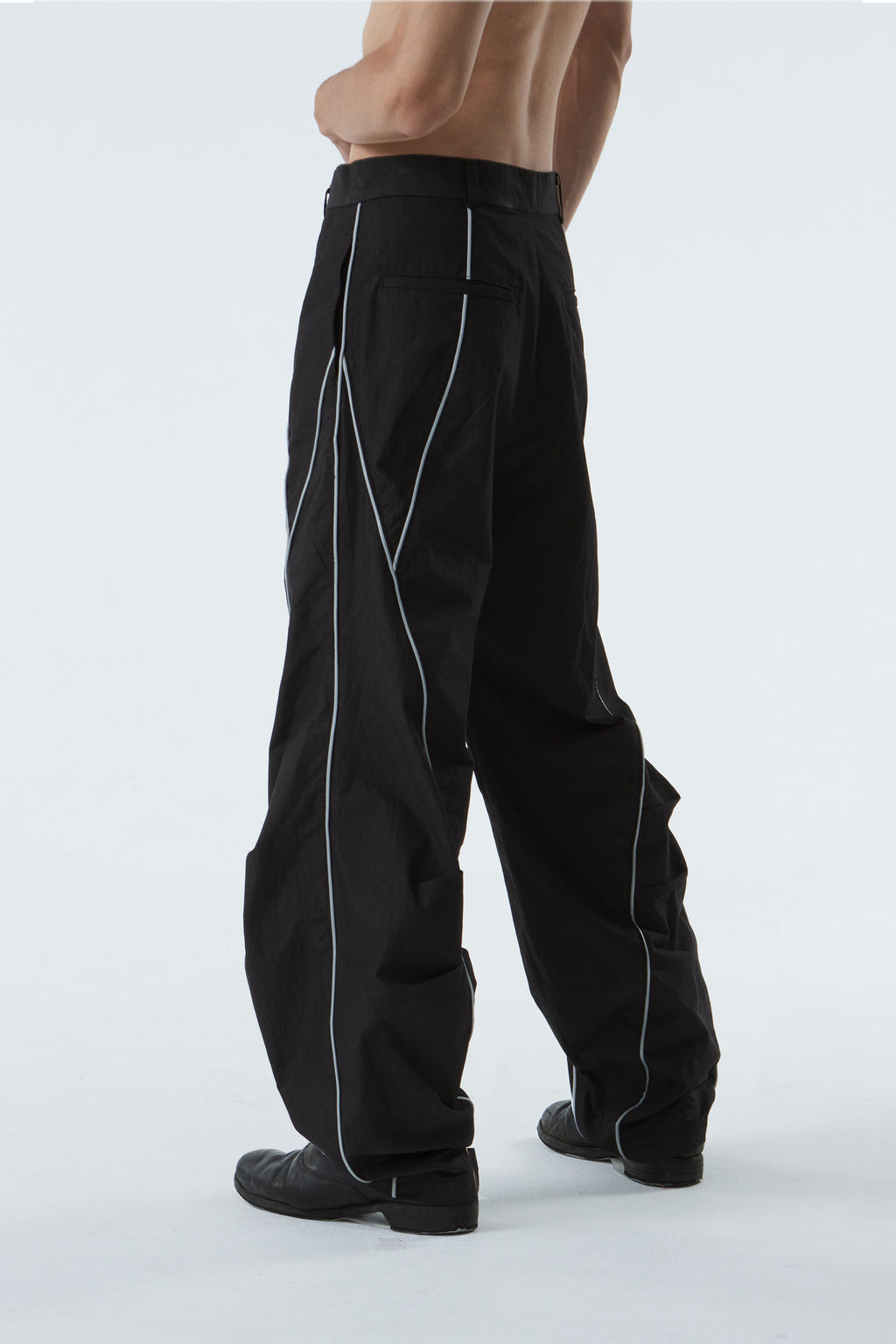 CURVED-WIDE LEG PANTS