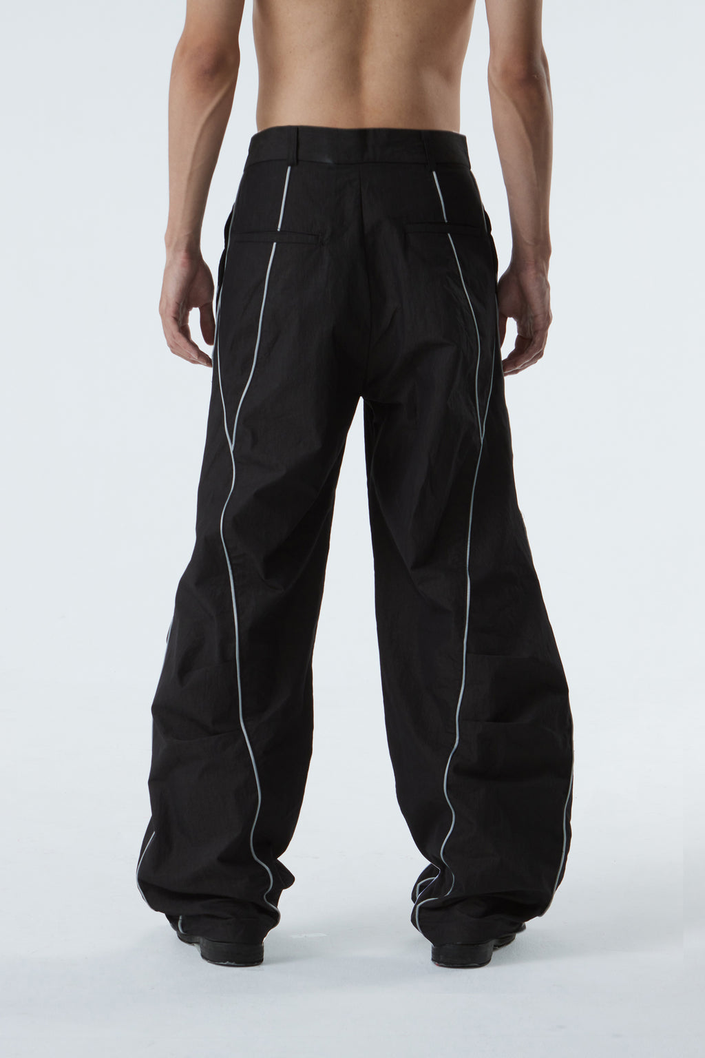 CURVED-WIDE LEG PANTS