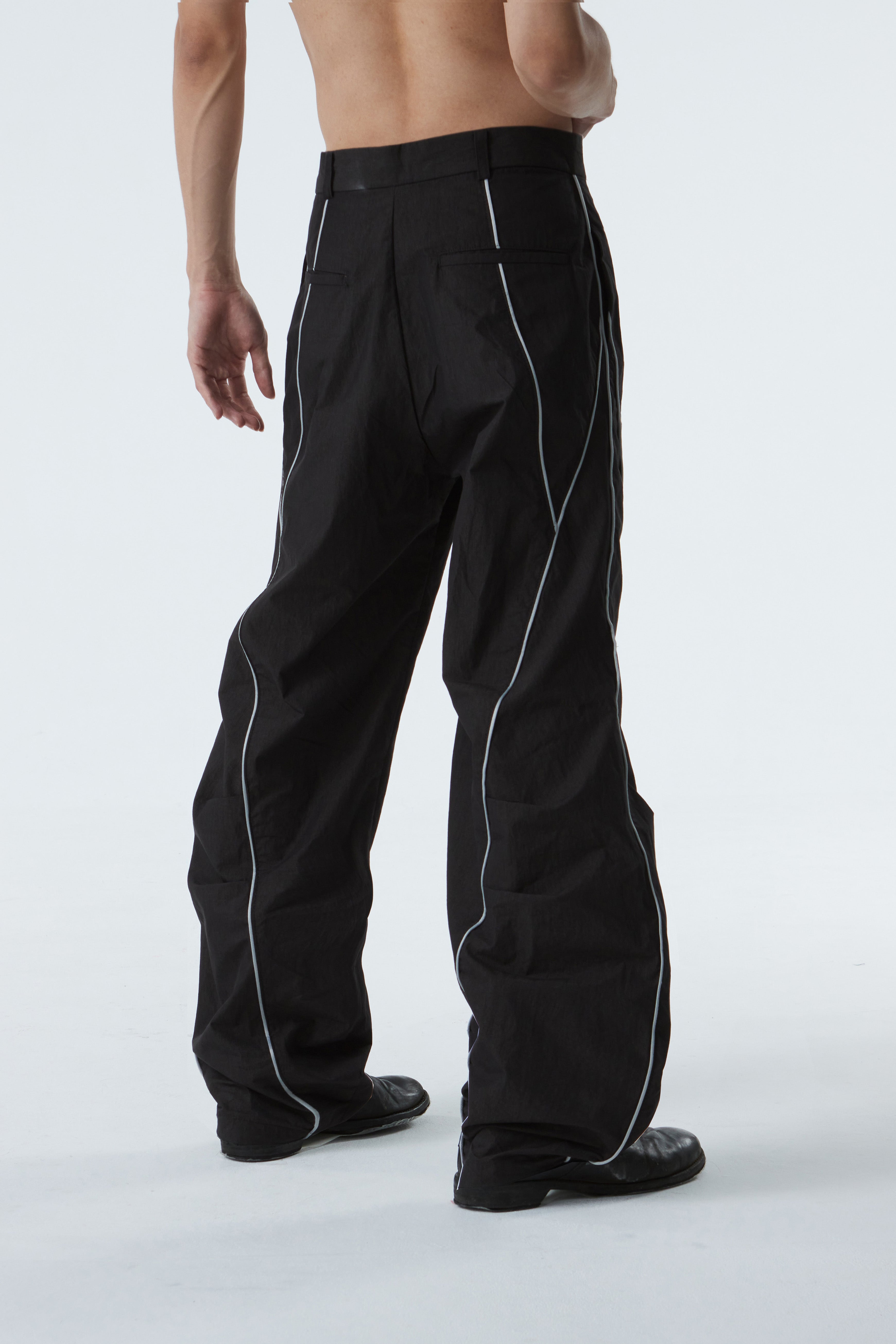 CURVED-WIDE LEG PANTS